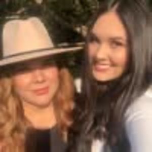 Meet your Posher, Isela